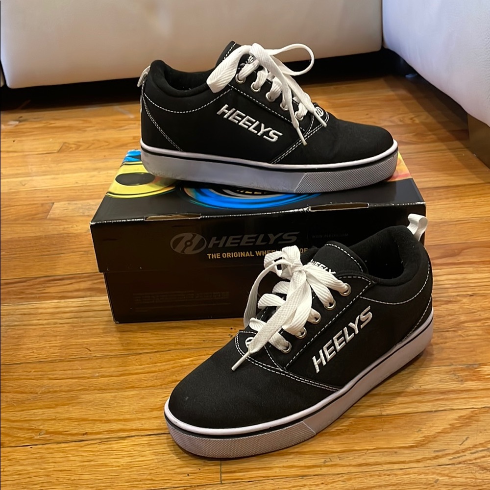 Heelys Black and White Sneakers with Sleek Design